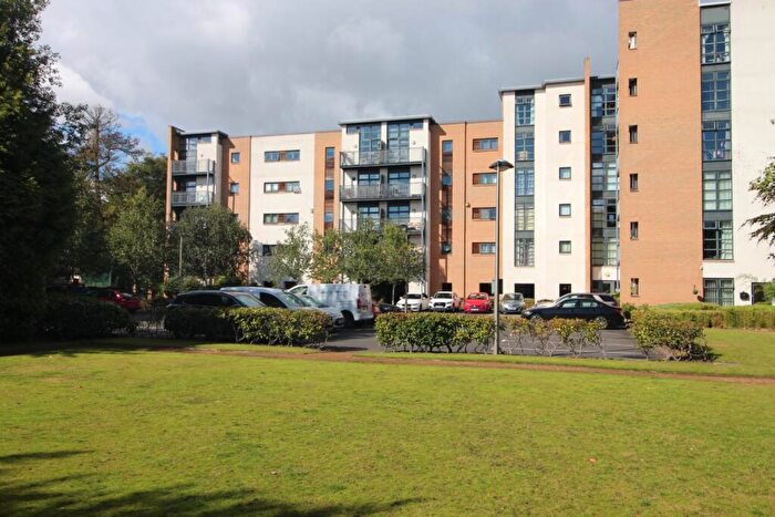 2 Bedroom Flat For Sale In Altrincham Road, Manchester, M22