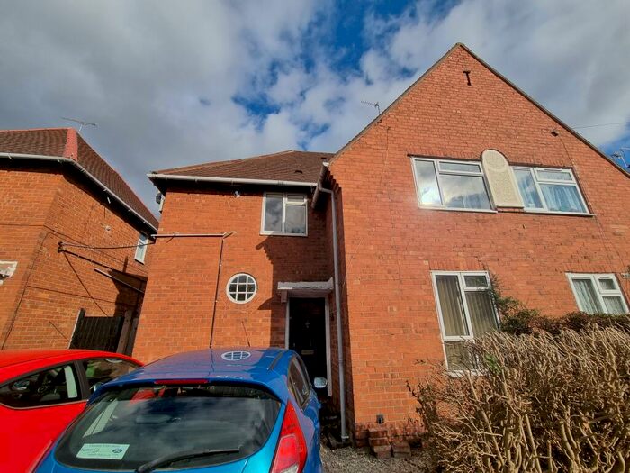 4 Bedroom Semi-Detached House To Rent In Maple Road, Leamington Spa, CV31