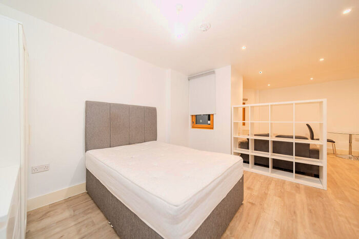 1 Bedroom House To Rent In Leven Rd, London, E14