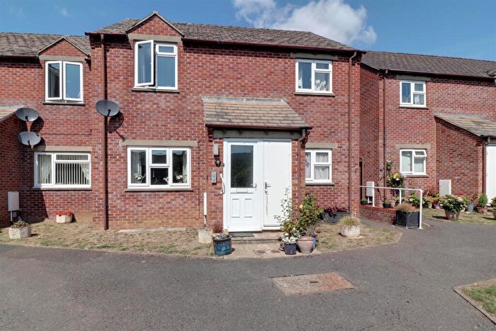 2 Bedroom Maisonette For Sale In Westward Road, Ebley, Stroud, GL5