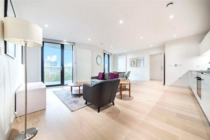 2 Bedroom Flat For Sale In Starboard Way, London, E16