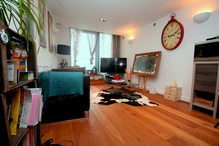 1 Bedroom Flat To Rent In Bridges Court Road, London, SW11
