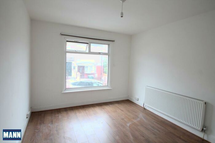 3 Bedroom End Of Terrace House To Rent In Hill House Road, Dartford, Kent, DA1