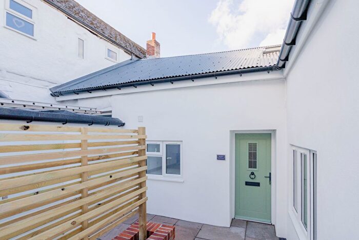 2 Bedroom Flat To Rent In Park St, Crediton, EX17