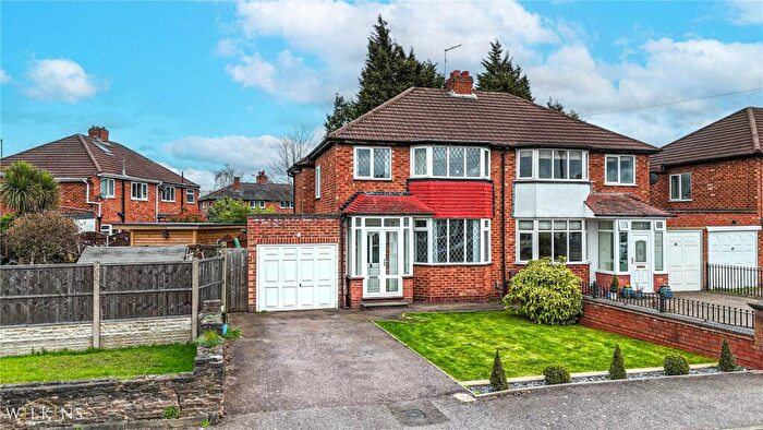 3 Bedroom Semi Detached House For Sale In Yenton Close, Tamworth, Staffordshire, B78