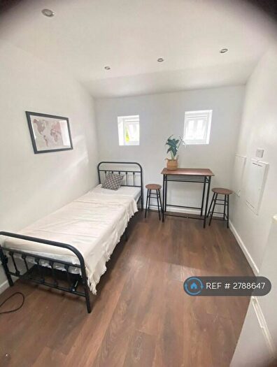 Studio To Rent In Netley Road, Ilford, IG2