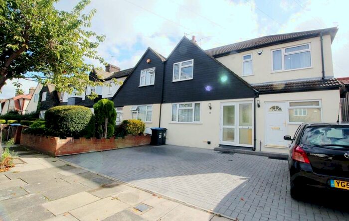 4 Bedroom End Of Terrace House To Rent In Princes Avenue, Enfield, EN3