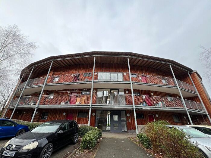 2 Bedroom Flat To Rent In Ridge Close, Huddersfield, West Yorkshire, HD4