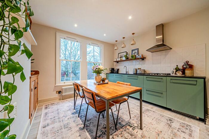2 Bedroom Flat For Sale In Clive Road, West Dulwich, London, SE21