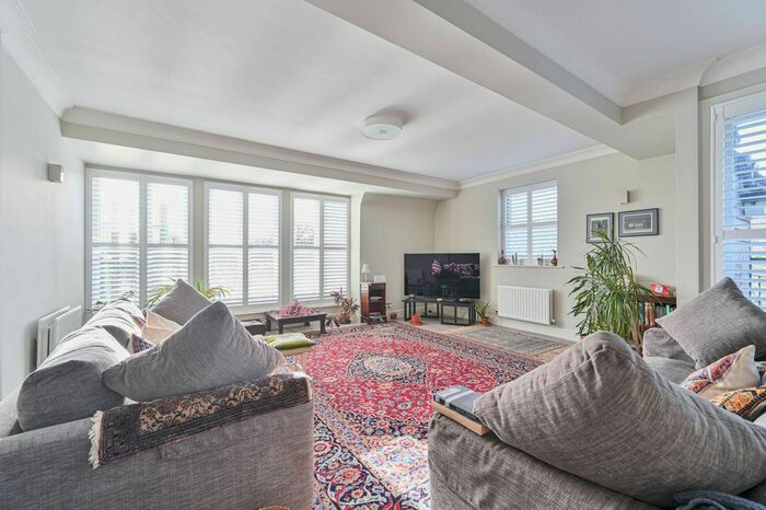 3 Bedroom Flat To Rent In Fishers Close, Streatham Hill, London, SW16