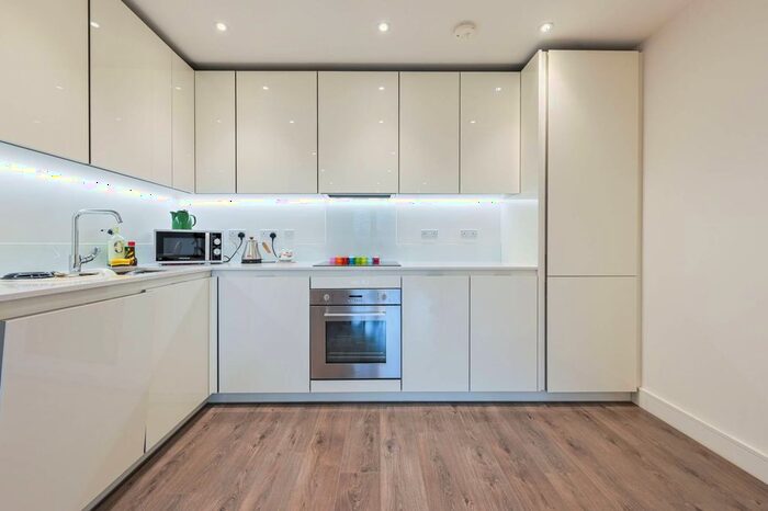 1 Bedroom Flat To Rent In Furlong Court, Tower Hamlets, London, E3