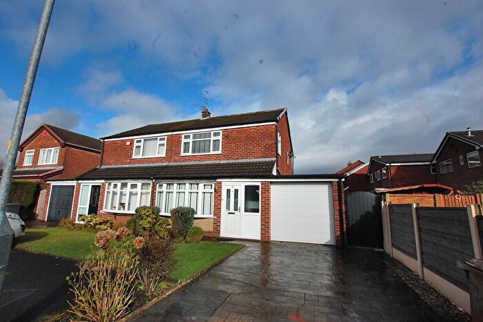 3 Bedroom Semi Detached House To Rent In Charnwood Close, Ashton-under-Lyne, Greater Manchester, OL6