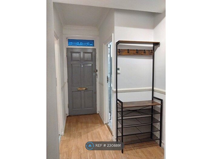 2 Bedroom Flat To Rent In Holyrood House, London, N4