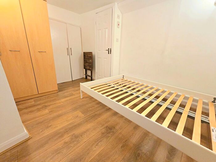 Studio To Rent In Offord Road, London, N1