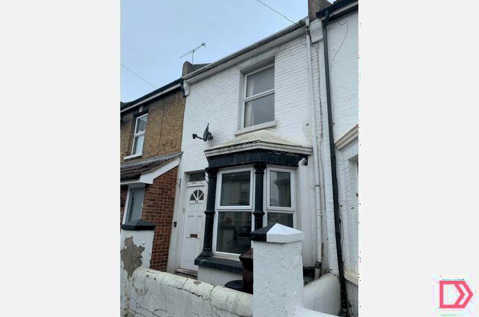 3 Bedroom Terraced House To Rent In King Edward Road, Gillingham, Kent, ME7