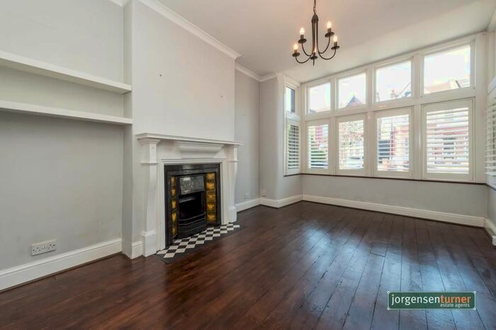 2 Bedroom Flat To Rent In Chatsworth Gardens, Acton, London, W3