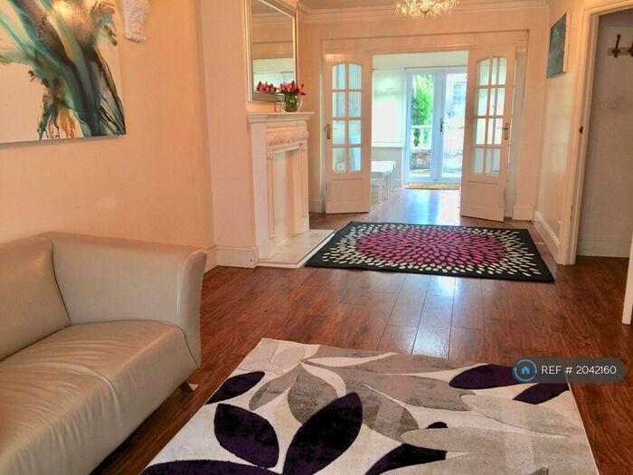 4 Bedroom Semi-Detached House To Rent In The Greenway, London, NW9