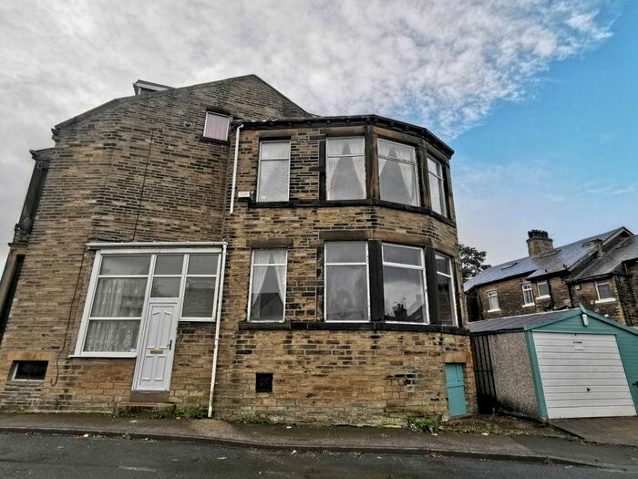 4 Bedroom Terraced House To Rent In Lavinia Terrace, Clayton, Bradford, BD14
