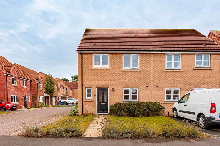 3 Bedroom Semi-detached House For Sale In Maple Close, Market Weighton, York, YO43