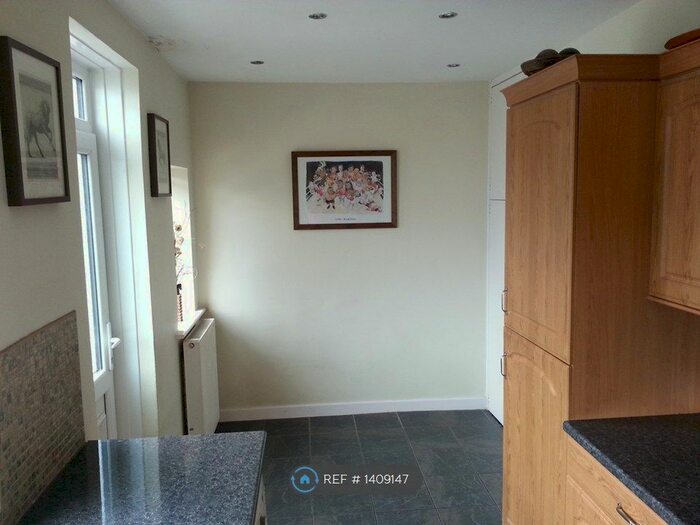 3 Bedroom Terraced House To Rent In Huddersfield Road, Elland, HX5