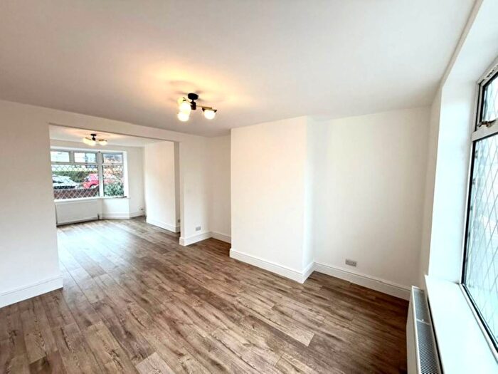 3 Bedroom Semi-detached House To Rent In Upper Sheffield Road, Barnsley, S70