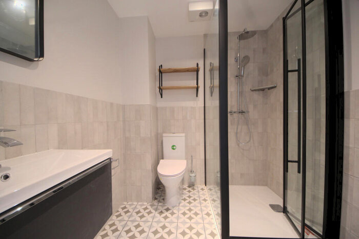 2 Bedroom Flat To Rent In Gladbeck Way, EN2