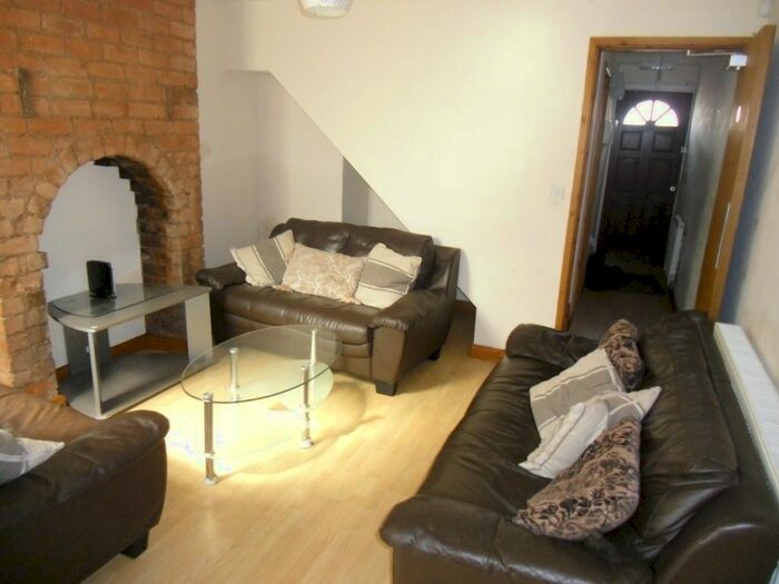 6 Bedroom Property To Rent In Coronation Road, Selly Oak, Birmingham, B29