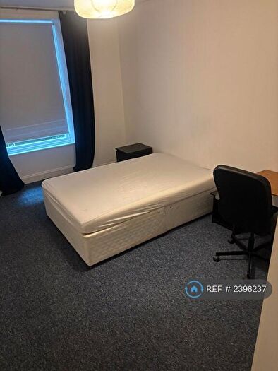3 Bedroom Flat To Rent In Sandyford Place, Glasgow, G3