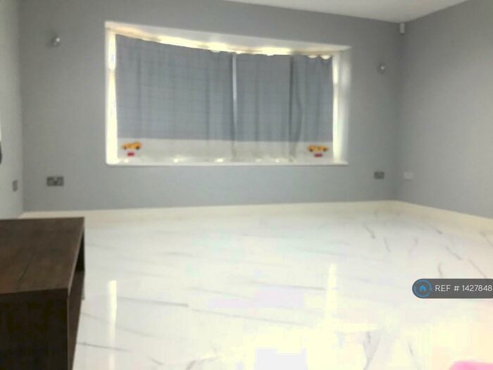 Studio To Rent In Cherry Avenue, Slough, SL3