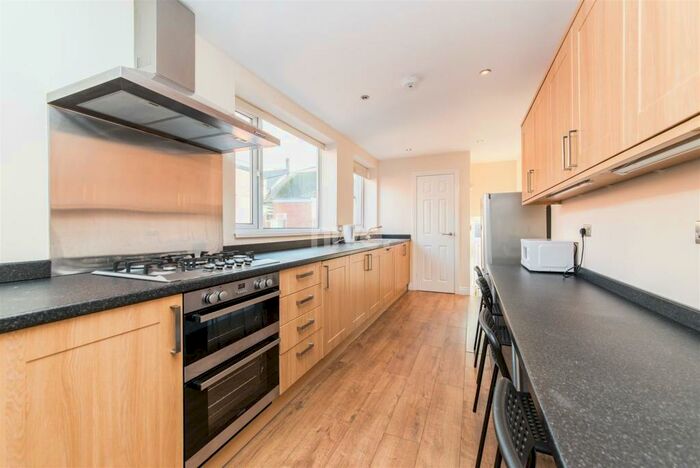 3 Bedroom Flat To Rent In Warwick Street, Heaton, Newcastle Upon Tyne, NE6