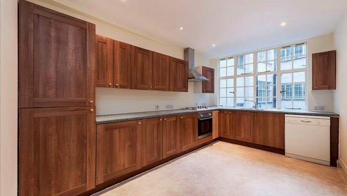 5 Bedroom Flat To Rent In Park Road, London, NW8
