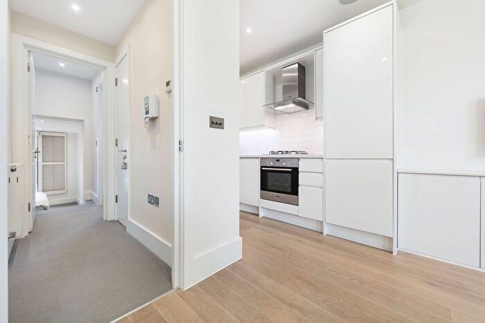 1 Bedroom Flat To Rent In Bramber Road, Barons Court, London, W14