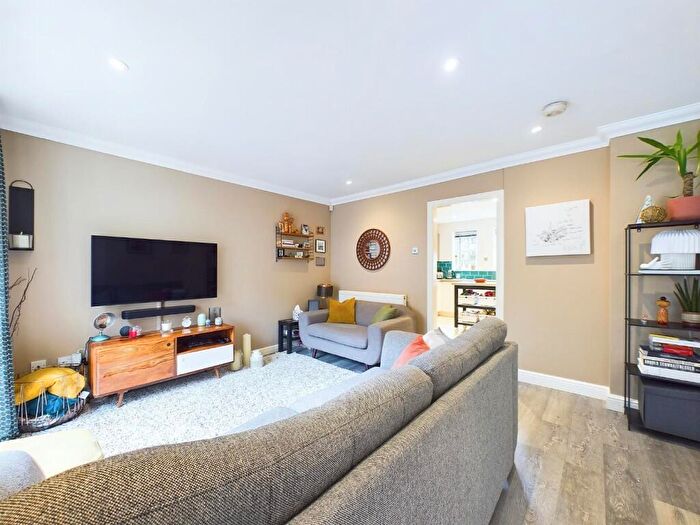 3 Bedroom Town House For Sale In Byron Mews, BD16