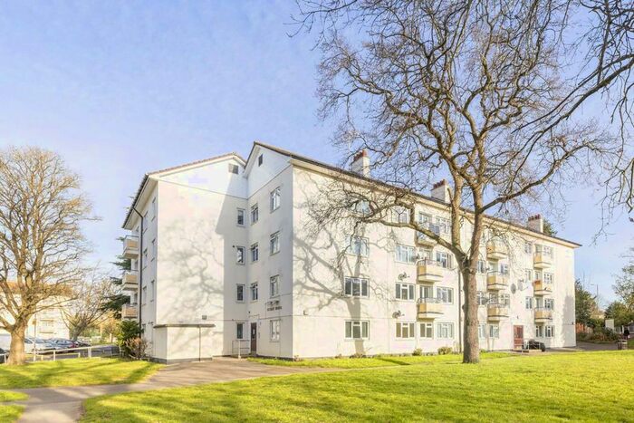 2 Bedroom Flat To Rent In Kingsnympton Park, Kingston Upon Thames KT2