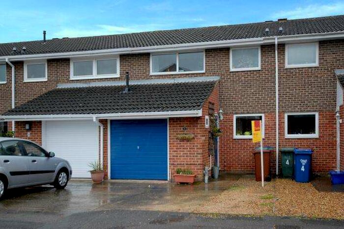 3 Bedroom Terraced House To Rent In York Close, Bicester, OX26