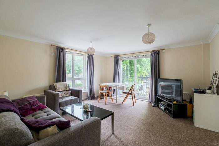 2 Bedroom Flat To Rent In Amhurst Road, London, E8