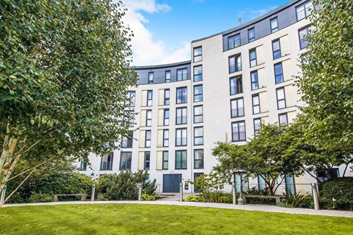 2 Bedroom Flat To Rent In The Hayes Apartments, The Hayes, Cardiff, CF10
