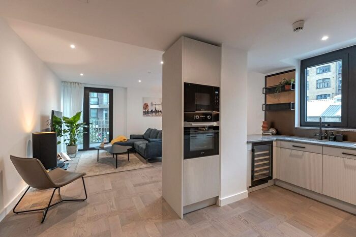 2 Bedroom Flat To Rent In Merino Gardens, E1W