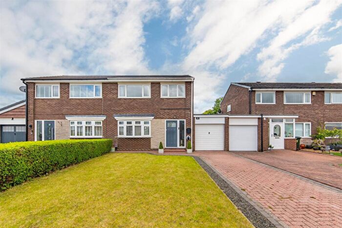 3 Bedroom Semi Detached House For Sale In Kenilworth, Killingworth, NE12
