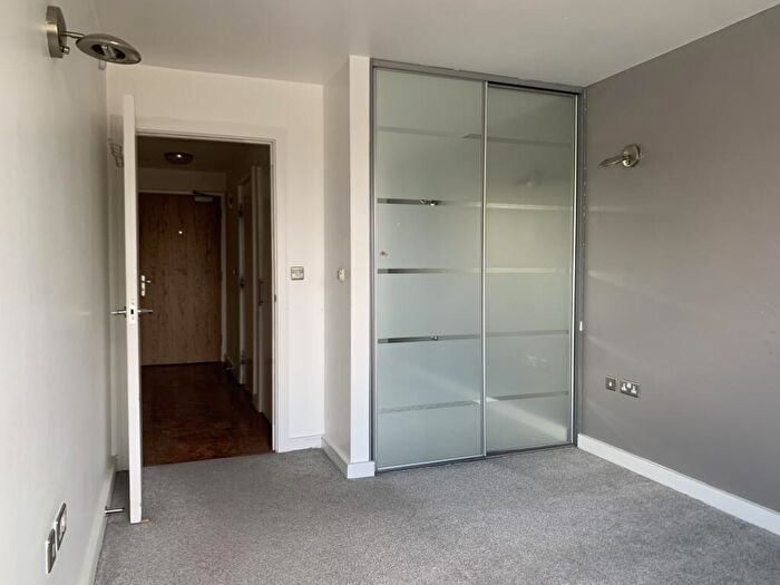 1 Bedroom Flat For Sale In Flat, High Street, Slough, Buckinghamshire, SL1