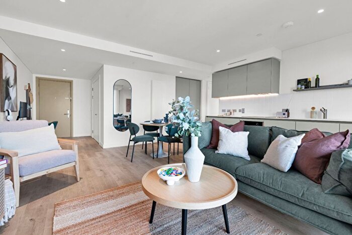 2 Bedroom Flat To Rent In Walworth Road, Walworth, SE1