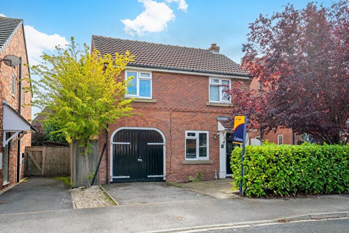 3 Bedroom Detached House For Sale In Chatsworth Avenue, Strensall, York, YO32