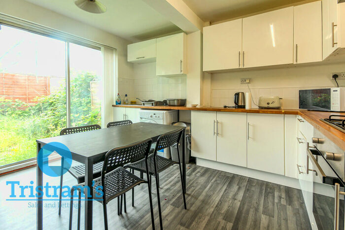 3 Bedroom Semi-Detached House To Rent In Manton Crescent, Beeston, NG9