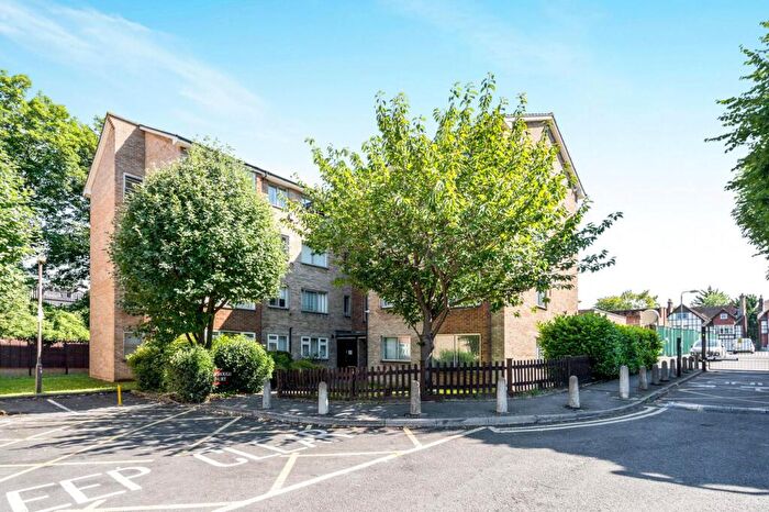 2 Bedroom Flat To Rent In Vanborough Court, Wellesley Road, Sutton, SM2