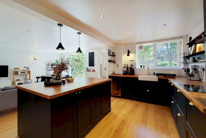 2 Bedroom Maisonette To Rent In Maudlins Green, St Katharine Docks, London, E1W