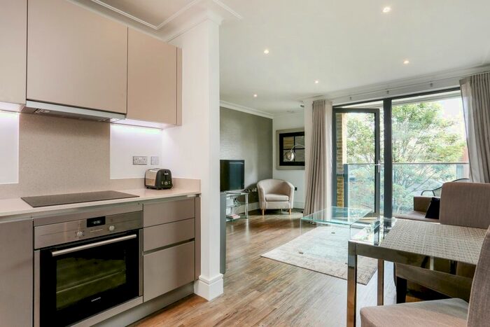 1 Bedroom Flat To Rent In Acre Passage, Windsor, SL4