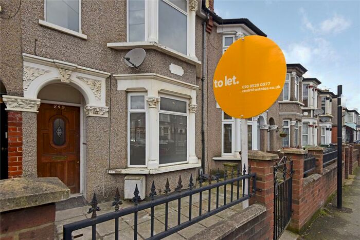 3 Bedroom Terraced House To Rent In Fulbourne Road, Walthamstow, London, E17