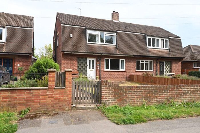 3 Bedroom Semi-detached House For Sale In The Hedges, Maidstone, ME14