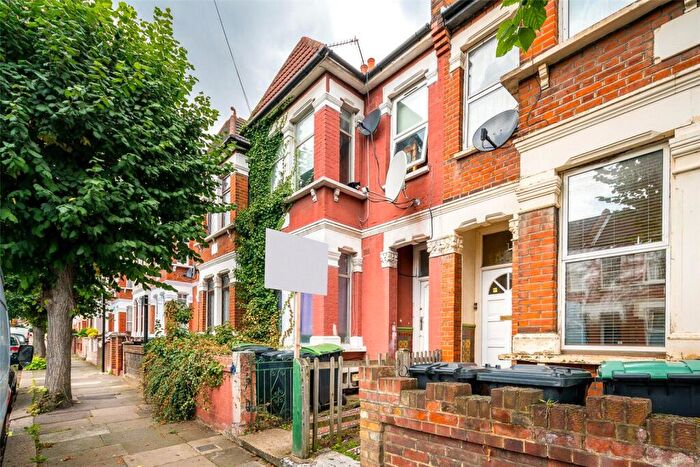 2 Bedroom Flat For Sale In Elmhurst Road, London, N17
