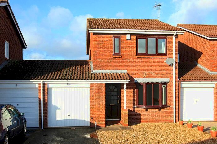 3 Bedroom Link Detached House To Rent In Furnace Close, Wombourne, Wolverhampton, WV5
